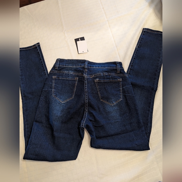 Jeans - Picture 2 of 4